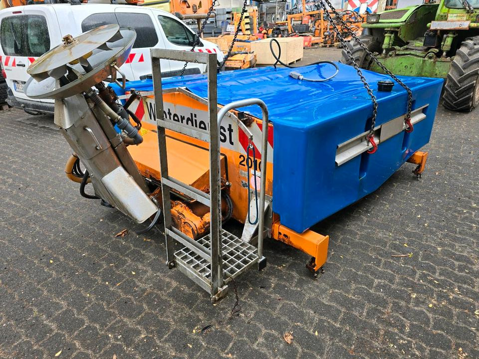 Gmeiner STA 2000 C Salzstreuer für Unimog UGN UGE 424 427 405 U300 U 300 400 500 MERCEDES-BENZ 218 219 318 323 423 427 327 430 429 430 435 Salzsilo Streuautomat Winterdienst - Liiva-/ Soolajaotur: pilt 1 Gmeiner STA 2000 C Salzstreuer für Unimog UGN UGE 424 427 405 U300 U 300 400 500 MERCEDES-BENZ 218 219 318 323 423 427 327 430 429 430 435 Salzsilo Streuautomat Winterdienst - Liiva-/ Soolajaotur: pilt 1