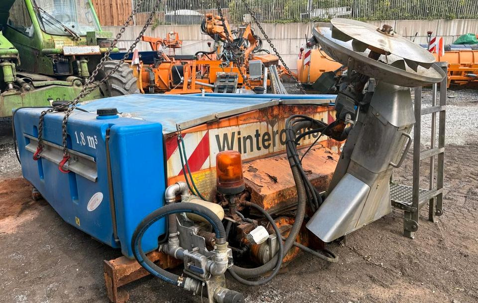 Gmeiner STA 2500 C Salzstreuer für Unimog UGN UGE 424 427 405 U300 U 300 400 500 MERCEDES-BENZ 218 219 318 323 423 427 327 430 429 430 435 Salzsilo Streuautomat Winterdienst - Liiva-/ Soolajaotur: pilt 1 Gmeiner STA 2500 C Salzstreuer für Unimog UGN UGE 424 427 405 U300 U 300 400 500 MERCEDES-BENZ 218 219 318 323 423 427 327 430 429 430 435 Salzsilo Streuautomat Winterdienst - Liiva-/ Soolajaotur: pilt 1