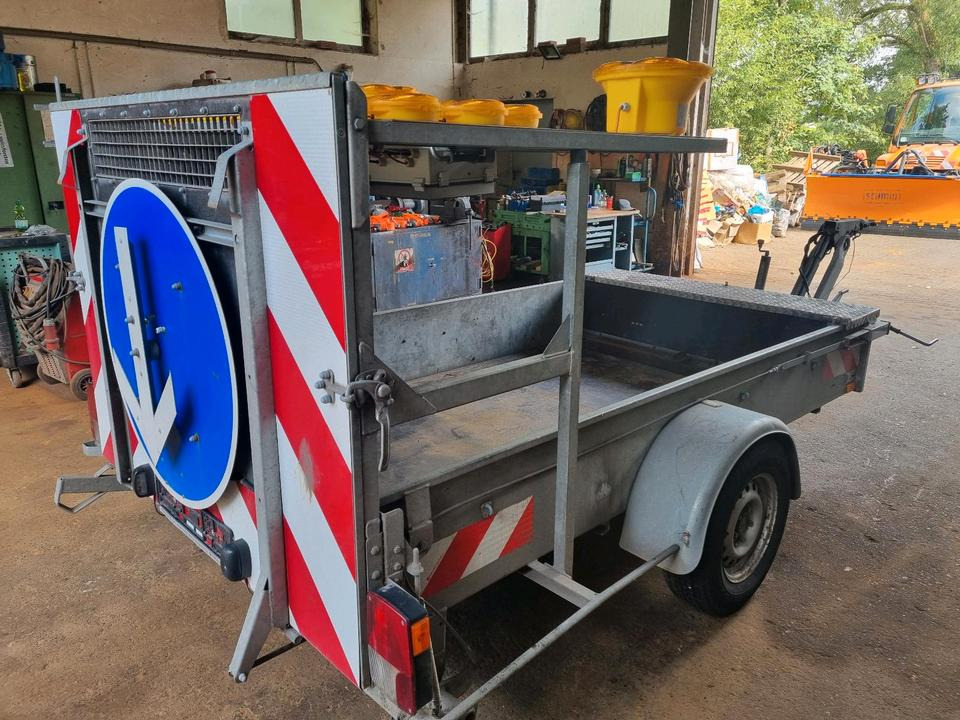 Mersch Absperrtafel Nissen VZ 616 B3 LED Ausführung Auffahrampe Verkehrsleittafel Verkehrsleitanhänger Verkehrssicherungsanhänger Horizont Trebbiner Verkehrssicherung Baustellenabsicherung Unimog Auto - Haagis: pilt 2 Mersch Absperrtafel Nissen VZ 616 B3 LED Ausführung Auffahrampe Verkehrsleittafel Verkehrsleitanhänger Verkehrssicherungsanhänger Horizont Trebbiner Verkehrssicherung Baustellenabsicherung Unimog Auto - Haagis: pilt 2