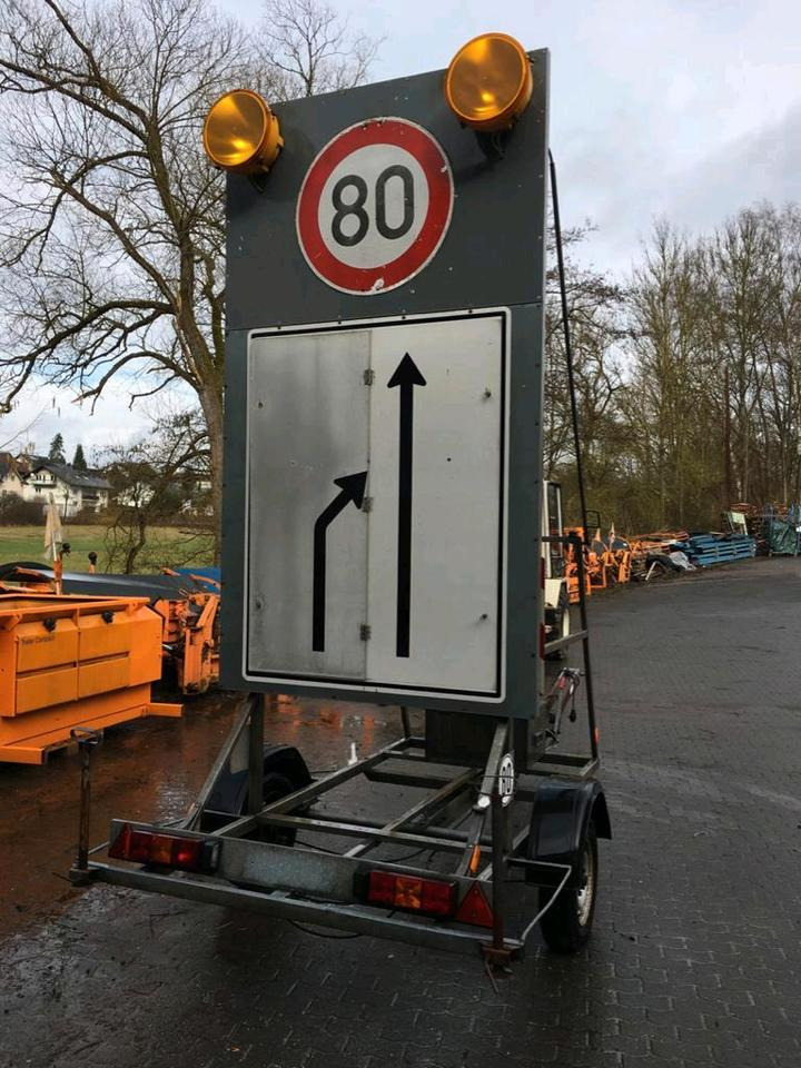 Nissen Vorwarntafel VLT Warntafel Verkehrsleittafel Verkehrsleitanhänger Verkehrssicherungsanhänger Absperrtafel Sperrwand Horizont VWT E Trebbiner - Haagis: pilt 5 Nissen Vorwarntafel VLT Warntafel Verkehrsleittafel Verkehrsleitanhänger Verkehrssicherungsanhänger Absperrtafel Sperrwand Horizont VWT E Trebbiner - Haagis: pilt 5