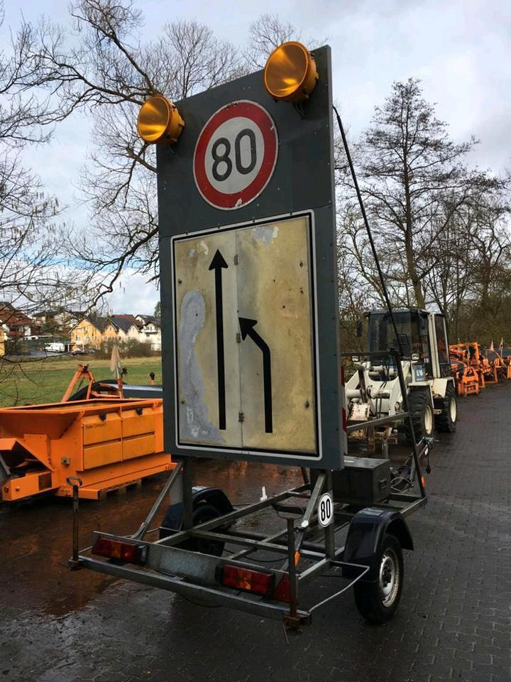 Nissen Vorwarntafel VLT Warntafel Verkehrsleittafel Verkehrsleitanhänger Verkehrssicherungsanhänger Absperrtafel Sperrwand Horizont VWT E Trebbiner - Haagis: pilt 4 Nissen Vorwarntafel VLT Warntafel Verkehrsleittafel Verkehrsleitanhänger Verkehrssicherungsanhänger Absperrtafel Sperrwand Horizont VWT E Trebbiner - Haagis: pilt 4