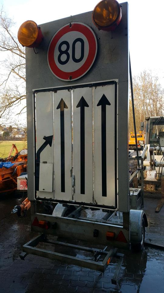 Nissen Vorwarntafel VLT Warntafel Verkehrsleittafel Verkehrsleitanhänger Verkehrssicherungsanhänger Absperrtafel Sperrwand Horizont VWT E Trebbiner - Haagis: pilt 2 Nissen Vorwarntafel VLT Warntafel Verkehrsleittafel Verkehrsleitanhänger Verkehrssicherungsanhänger Absperrtafel Sperrwand Horizont VWT E Trebbiner - Haagis: pilt 2