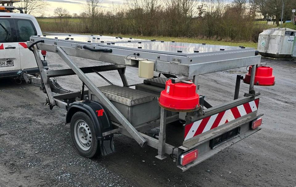 Trebbiner 5-farbig Horizont VWT Verkehrsleittafel Verkehrswarnanhänger Verkehrsleitanhänger Verkehrssicherungsanhänger Nissen Absperrtafel - Haagis: pilt 3 Trebbiner 5-farbig Horizont VWT Verkehrsleittafel Verkehrswarnanhänger Verkehrsleitanhänger Verkehrssicherungsanhänger Nissen Absperrtafel - Haagis: pilt 3