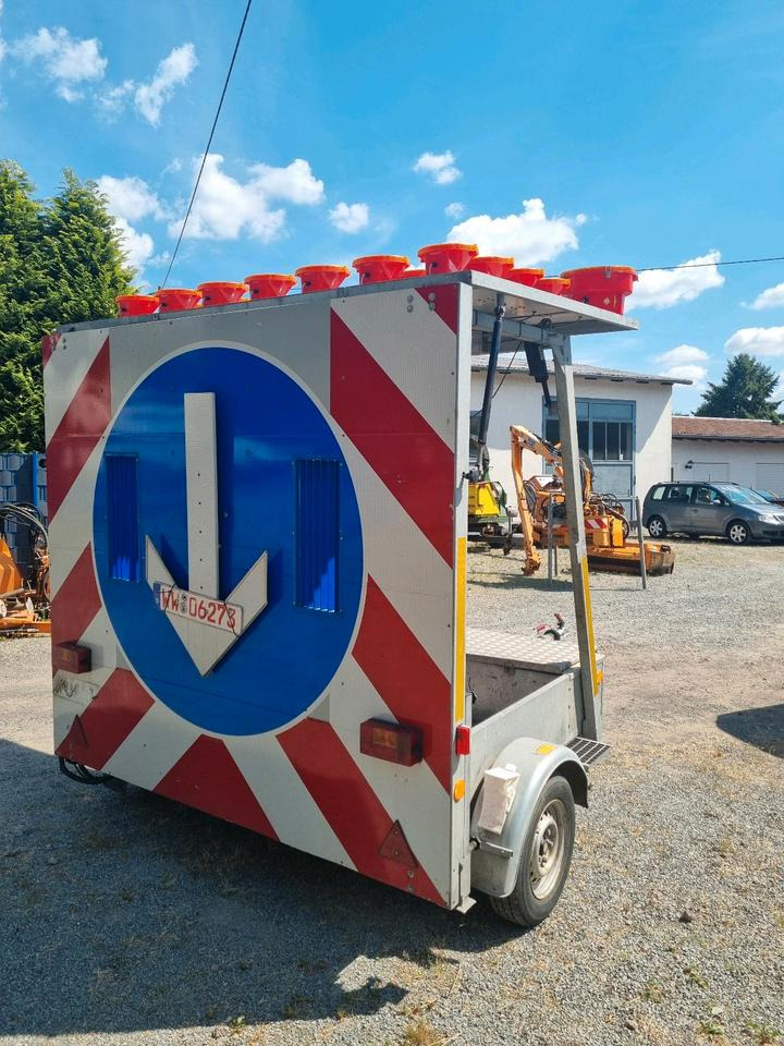 Trebbiner Absperrtafel VZ 616 Horizont Sperrwand Verkehrsleittafel Verkehrsleitanhänger Verkehrssicherungsanhänger Warntafel Verkehrssicherung Baustelle - Haagis: pilt 5 Trebbiner Absperrtafel VZ 616 Horizont Sperrwand Verkehrsleittafel Verkehrsleitanhänger Verkehrssicherungsanhänger Warntafel Verkehrssicherung Baustelle - Haagis: pilt 5