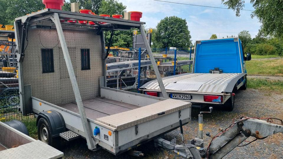 Trebbiner Absperrtafel VZ616 LED Funkwarnmeldeanlage Absperrtafel Sperrwand Verkehrsleittafel Verkehrsleitanhänger Verkehrssicherungsanhänger Leitanhänger Leittafel Verkehrssicherung Nissen Horizont - Haagis: pilt 2 Trebbiner Absperrtafel VZ616 LED Funkwarnmeldeanlage Absperrtafel Sperrwand Verkehrsleittafel Verkehrsleitanhänger Verkehrssicherungsanhänger Leitanhänger Leittafel Verkehrssicherung Nissen Horizont - Haagis: pilt 2