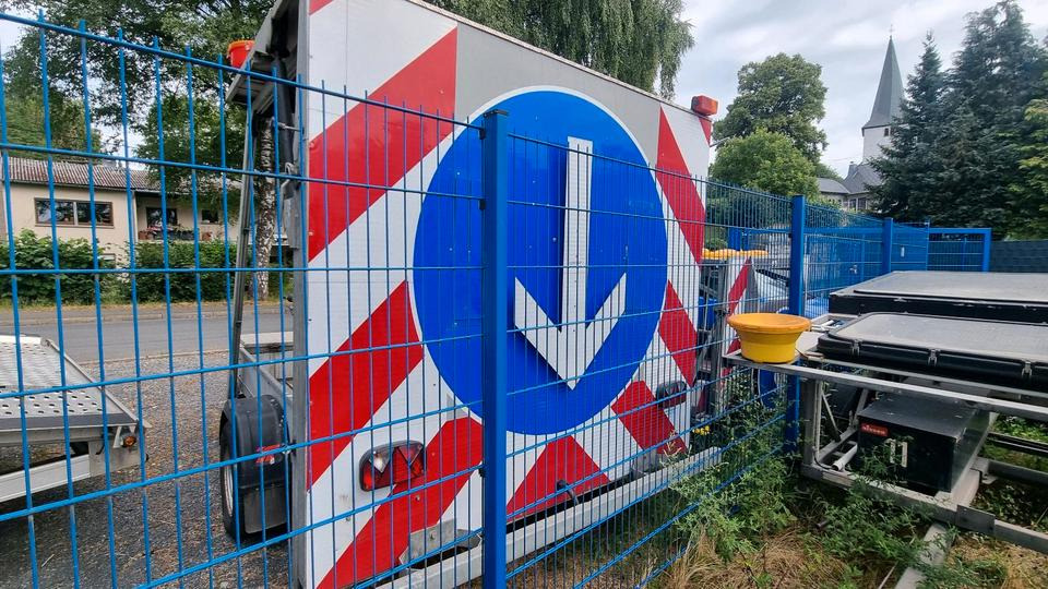 Trebbiner Absperrtafel VZ616 LED Funkwarnmeldeanlage Absperrtafel Sperrwand Verkehrsleittafel Verkehrsleitanhänger Verkehrssicherungsanhänger Leitanhänger Leittafel Verkehrssicherung Nissen Horizont - Haagis: pilt 3 Trebbiner Absperrtafel VZ616 LED Funkwarnmeldeanlage Absperrtafel Sperrwand Verkehrsleittafel Verkehrsleitanhänger Verkehrssicherungsanhänger Leitanhänger Leittafel Verkehrssicherung Nissen Horizont - Haagis: pilt 3
