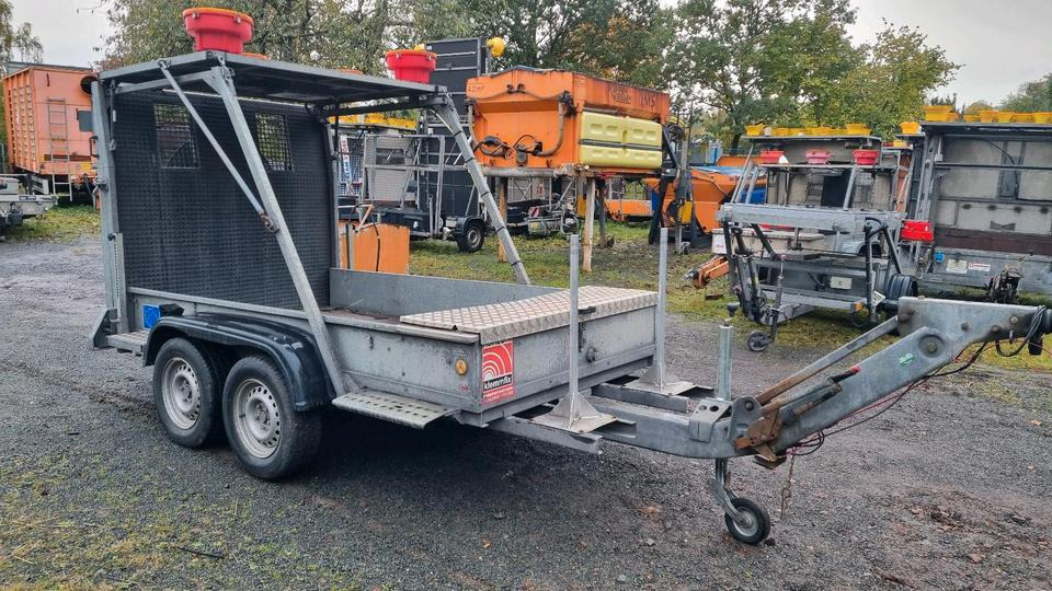 Trebbiner FAZ LRF FAT Absperrtafel Fahrbare Sperrwand Verkehrsleittafel Verkehrsleitanhänger Verkehrssicherungsanhänger - Haagis: pilt 2 Trebbiner FAZ LRF FAT Absperrtafel Fahrbare Sperrwand Verkehrsleittafel Verkehrsleitanhänger Verkehrssicherungsanhänger - Haagis: pilt 2