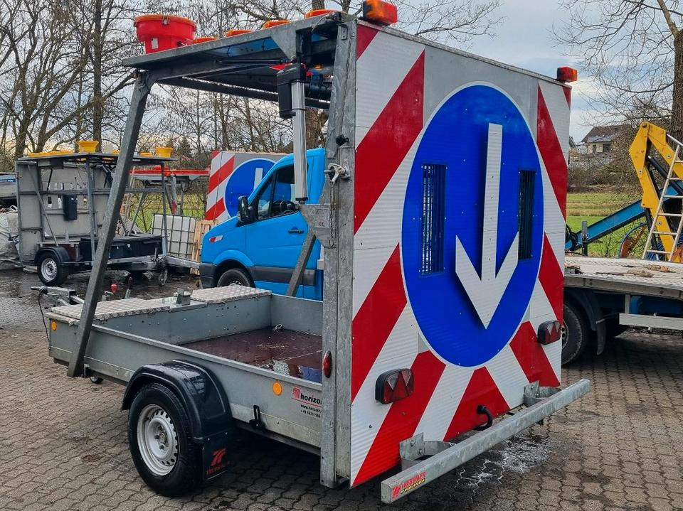 Trebbiner LED Absperrtafel 2019 FAT Sperrwand Verkehrsleittafel Verkehrsleitanhänger Verkehrssicherungsanhänger Leitanhänger VZ616 RSA21 - Haagis: pilt 2 Trebbiner LED Absperrtafel 2019 FAT Sperrwand Verkehrsleittafel Verkehrsleitanhänger Verkehrssicherungsanhänger Leitanhänger VZ616 RSA21 - Haagis: pilt 2