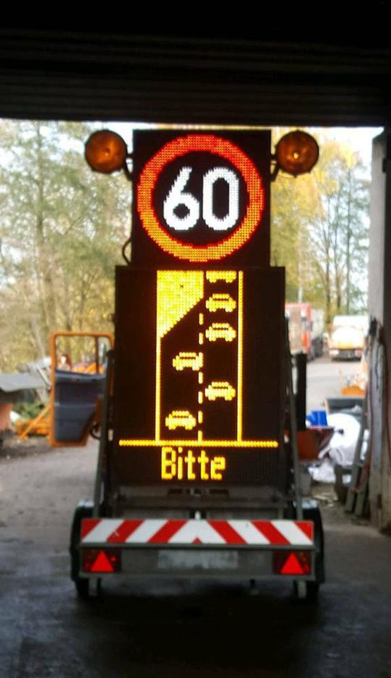 Verkehrsleitanhänger Mersch Nissen Trebbiner Horizont - Haagis: pilt 1 Verkehrsleitanhänger Mersch Nissen Trebbiner Horizont - Haagis: pilt 1