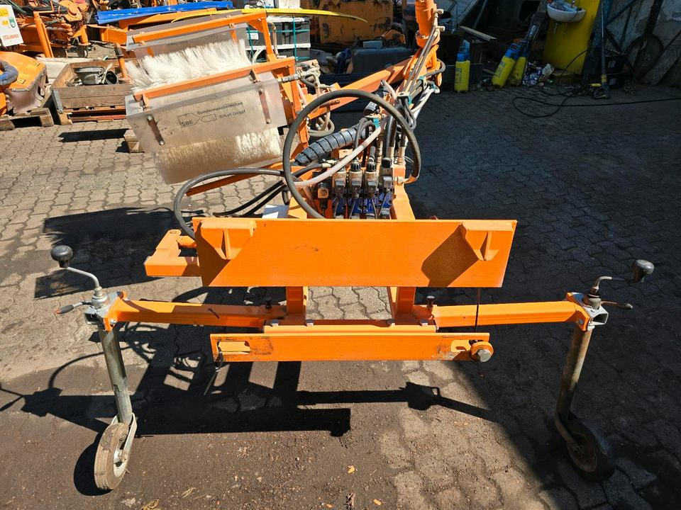 Leitpfostenwaschgerät WV 3-L für Unimog 405/10 405/12 U300 u400 300 500 318 218 423 430 530 Schmidt - Hari - Veoauto: pilt 2 Leitpfostenwaschgerät WV 3-L für Unimog 405/10 405/12 U300 u400 300 500 318 218 423 430 530 Schmidt - Hari - Veoauto: pilt 2