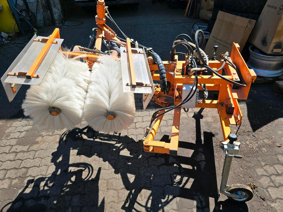 Leitpfostenwaschgerät WV 3-L für Unimog 405/10 405/12 U300 u400 300 500 318 218 423 430 530 Schmidt - Hari - Veoauto: pilt 1 Leitpfostenwaschgerät WV 3-L für Unimog 405/10 405/12 U300 u400 300 500 318 218 423 430 530 Schmidt - Hari - Veoauto: pilt 1