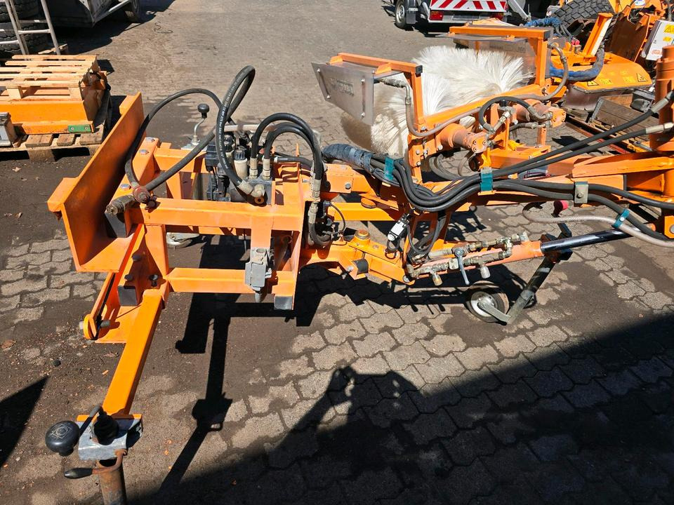 Leitpfostenwaschgerät WV 3-L für Unimog 405/10 405/12 U300 u400 300 500 318 218 423 430 530 Schmidt - Hari - Veoauto: pilt 3 Leitpfostenwaschgerät WV 3-L für Unimog 405/10 405/12 U300 u400 300 500 318 218 423 430 530 Schmidt - Hari - Veoauto: pilt 3