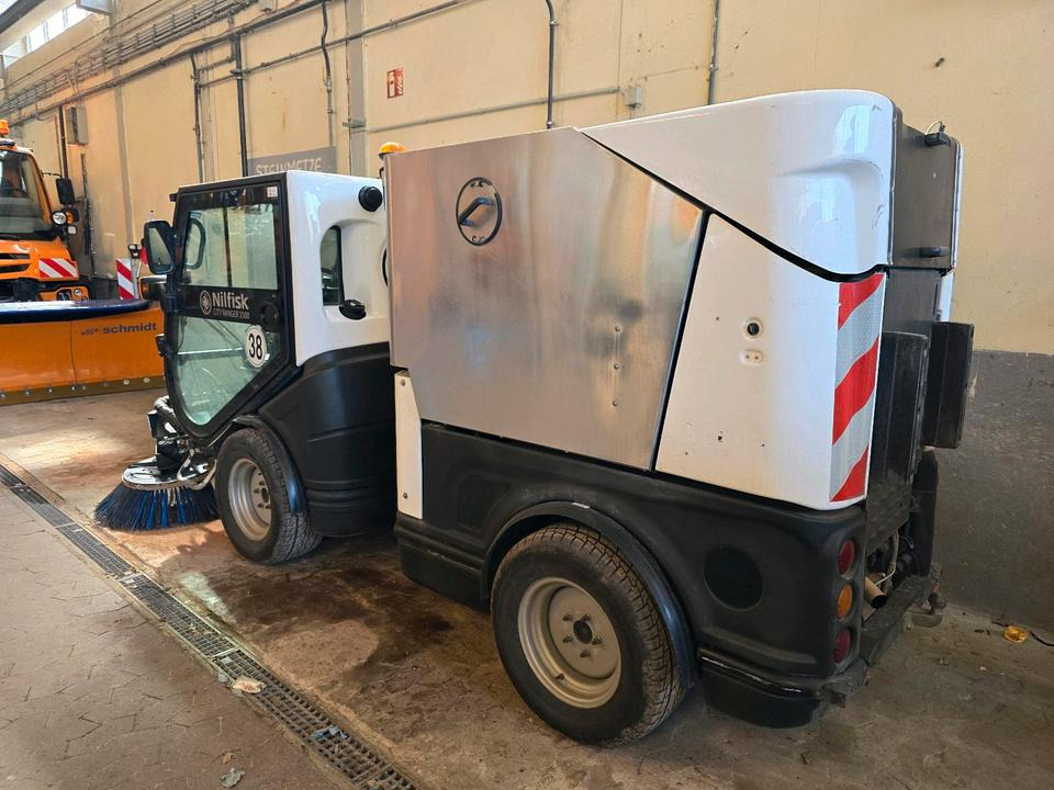 Nilfisk City Ranger 3500 Kehrmaschine Straßenkehrmaschine mit Schmidt Bediendisplay Hako Kehreinheit - Tänavapühkimismasin: pilt 2 Nilfisk City Ranger 3500 Kehrmaschine Straßenkehrmaschine mit Schmidt Bediendisplay Hako Kehreinheit - Tänavapühkimismasin: pilt 2