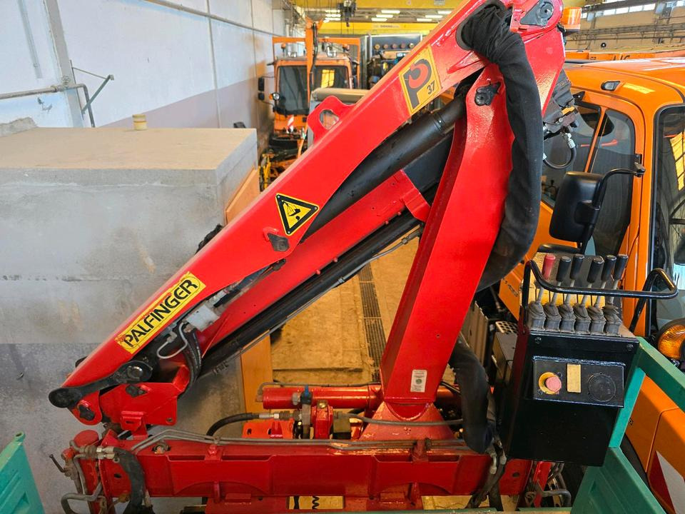 Palfinger PK3700 A Kran für Unimog Mercedes-Benz U1000 1200 1400 1600 2100 1700 1500 U 400 300 500 Greifschaufel Kingshofer Holzzange - Kraana-manipulaator: pilt 2 Palfinger PK3700 A Kran für Unimog Mercedes-Benz U1000 1200 1400 1600 2100 1700 1500 U 400 300 500 Greifschaufel Kingshofer Holzzange - Kraana-manipulaator: pilt 2