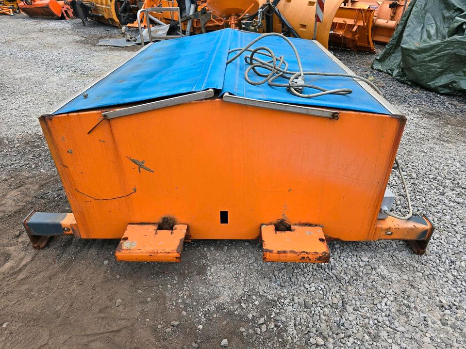 Salzstreuer Gmeiner STA 2000 C für Unimog UGN UGE 424 427 405 U300 U 300 400 500 MERCEDES-BENZ 218 219 318 323 423 427 327 430 429 430 435 Salzsilo Streuautomat Winterdienst - Liiva-/ Soolajaotur: pilt 5 Salzstreuer Gmeiner STA 2000 C für Unimog UGN UGE 424 427 405 U300 U 300 400 500 MERCEDES-BENZ 218 219 318 323 423 427 327 430 429 430 435 Salzsilo Streuautomat Winterdienst - Liiva-/ Soolajaotur: pilt 5