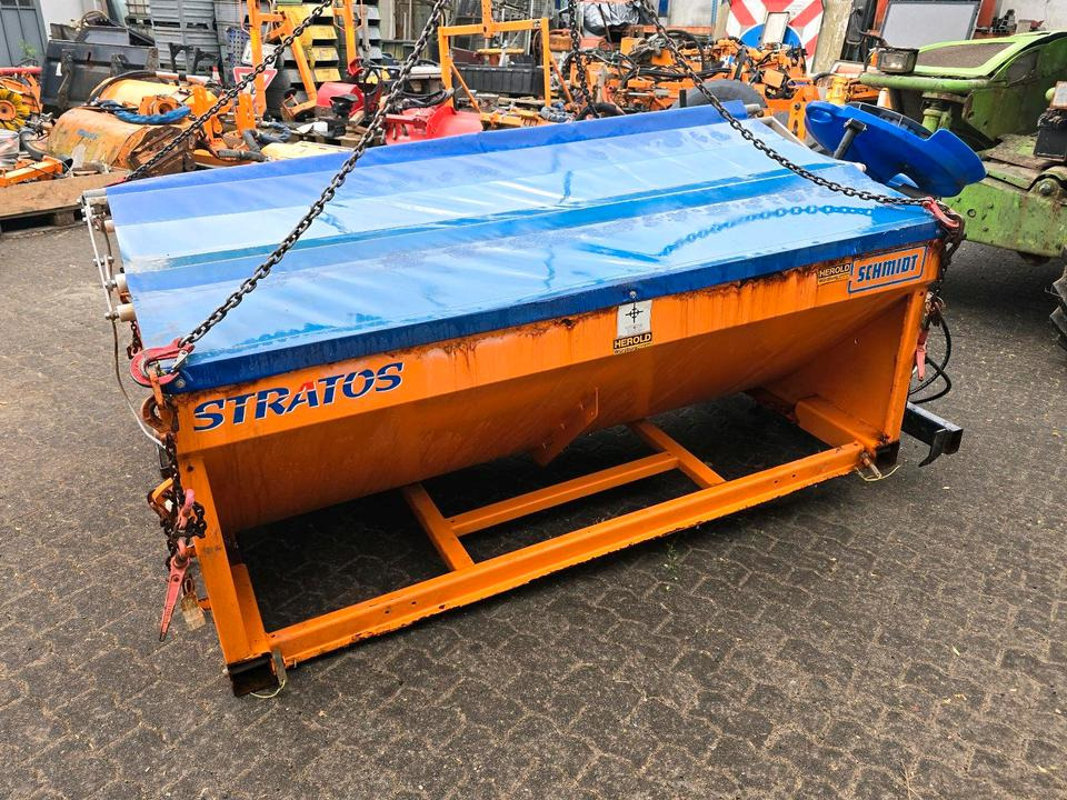 Salzstreuer Stratos F25K-19 für Unimog UGN UGE 424 427 405 U300 U 300 400 500 MERCEDES-BENZ 218 219 318 323 423 427 327 430 429 430 435 Salzsilo Streuautomat Winterdienst - Liiva-/ Soolajaotur: pilt 2 Salzstreuer Stratos F25K-19 für Unimog UGN UGE 424 427 405 U300 U 300 400 500 MERCEDES-BENZ 218 219 318 323 423 427 327 430 429 430 435 Salzsilo Streuautomat Winterdienst - Liiva-/ Soolajaotur: pilt 2