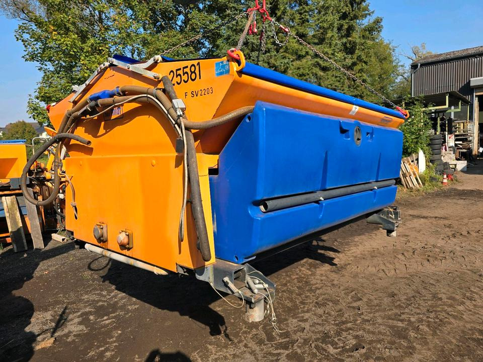 Schmidt Stratos Salzstreuer S44 4,4m3 für Unimog 405 U500 527 530 535 Aufbaustreuautomat Salzsilo Winterdienst Küpper-Weisser Epoke - Liiva-/ Soolajaotur: pilt 4 Schmidt Stratos Salzstreuer S44 4,4m3 für Unimog 405 U500 527 530 535 Aufbaustreuautomat Salzsilo Winterdienst Küpper-Weisser Epoke - Liiva-/ Soolajaotur: pilt 4