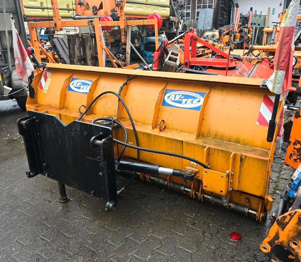 Schneepflug für Schaeff U. Yanmar Radlader Schneeschild Schneeschieber Schmidt Winterdienst - Lumesahk: pilt 2 Schneepflug für Schaeff U. Yanmar Radlader Schneeschild Schneeschieber Schmidt Winterdienst - Lumesahk: pilt 2