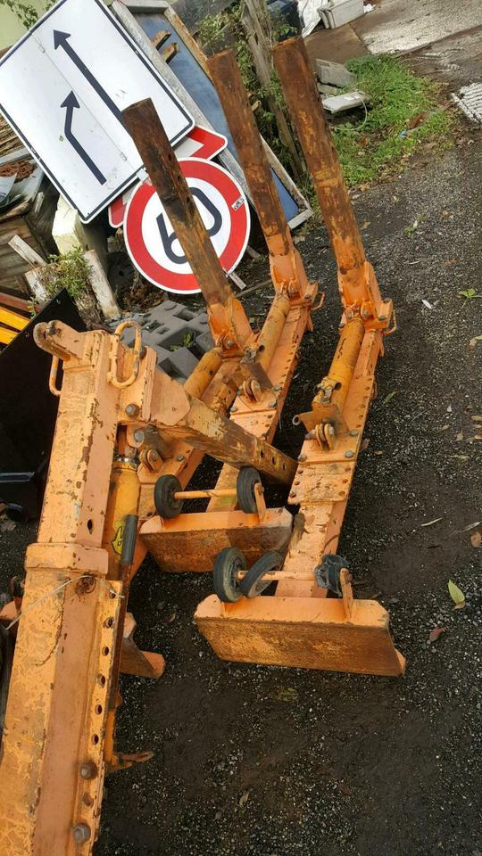 Stützen für Salzstreuer Schmidt Küpper Weisser Epoke Unimog Fendt - Raam/ Konstruktsioon - Liiva-/ Soolajaotur: pilt 1 Stützen für Salzstreuer Schmidt Küpper Weisser Epoke Unimog Fendt - Raam/ Konstruktsioon - Liiva-/ Soolajaotur: pilt 1