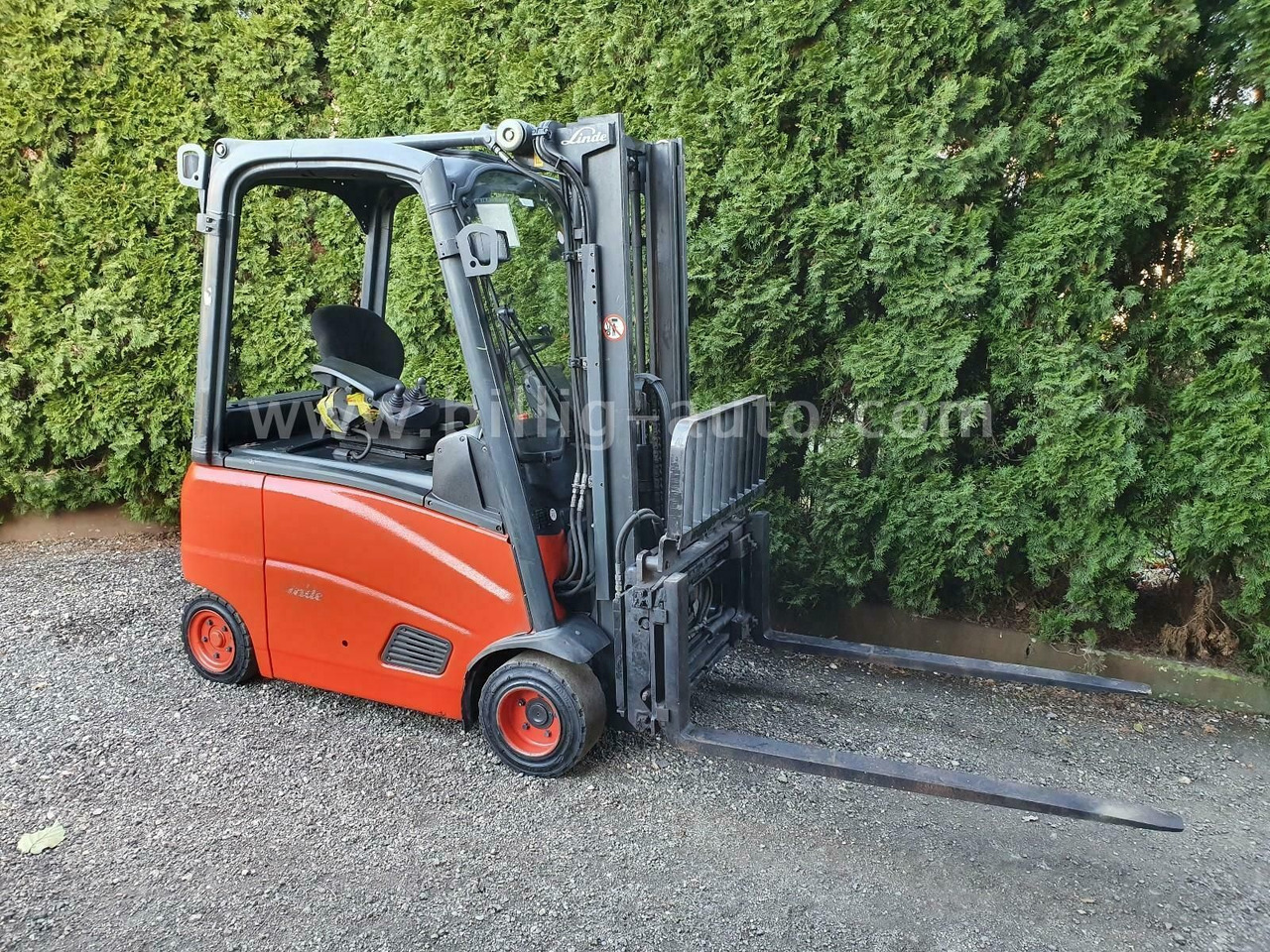 Linde E18 PH 4-Rad Seitenschieber*Zinkenverstellung* - Elektritõstuk: pilt 5 Linde E18 PH 4-Rad Seitenschieber*Zinkenverstellung* - Elektritõstuk: pilt 5