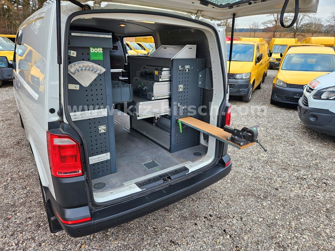 Volkswagen T6 Automatik/ DSG Sortimo Stdhzg Behindertenger. - Mikrobuss: pilt 1 Volkswagen T6 Automatik/ DSG Sortimo Stdhzg Behindertenger. - Mikrobuss: pilt 1