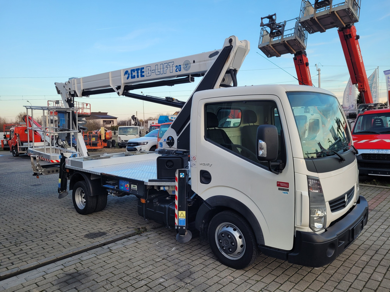 Renault Renault Maxity podnośnik koszowy zwyżka 20 m CTE B-lift 20 JHV - Veoautolt tõusev platvorm: pilt 3 Renault Renault Maxity podnośnik koszowy zwyżka 20 m CTE B-lift 20 JHV - Veoautolt tõusev platvorm: pilt 3