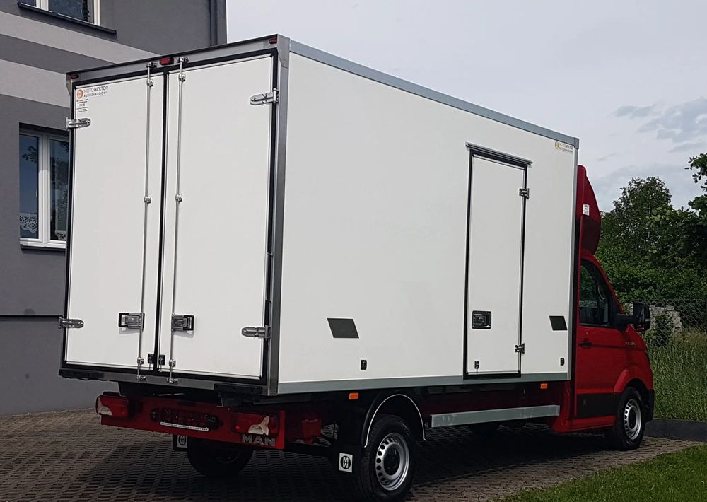 MAN TGE 3.180 8 EP CHŁODNIA AGREGAT 4,20x2,10x2,20 IZOTERMA FUNKCJA GRZANIA KLIMA DMC 3500 KG - Tarbesõiduk külmik: pilt 4 MAN TGE 3.180 8 EP CHŁODNIA AGREGAT 4,20x2,10x2,20 IZOTERMA FUNKCJA GRZANIA KLIMA DMC 3500 KG - Tarbesõiduk külmik: pilt 4