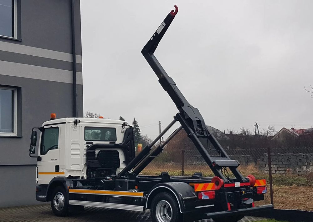 MAN TGL 12.220 HAKOWIEC 4x2 KLIMA DO KONTENERÓW MANUAL - Konkstõstukiga veoauto: pilt 3 MAN TGL 12.220 HAKOWIEC 4x2 KLIMA DO KONTENERÓW MANUAL - Konkstõstukiga veoauto: pilt 3