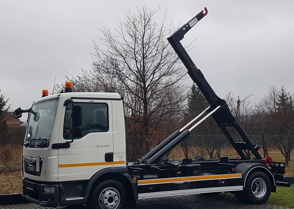 MAN TGL 12.220 HAKOWIEC 4x2 KLIMA DO KONTENERÓW MANUAL - Konkstõstukiga veoauto: pilt 2 MAN TGL 12.220 HAKOWIEC 4x2 KLIMA DO KONTENERÓW MANUAL - Konkstõstukiga veoauto: pilt 2