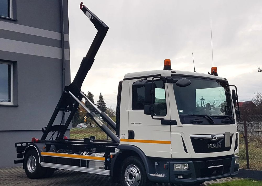 MAN TGL 12.220 HAKOWIEC 4x2 KLIMA HAKOWIEC DO KONTENERÓW - Konkstõstukiga veoauto: pilt 1 MAN TGL 12.220 HAKOWIEC 4x2 KLIMA HAKOWIEC DO KONTENERÓW - Konkstõstukiga veoauto: pilt 1
