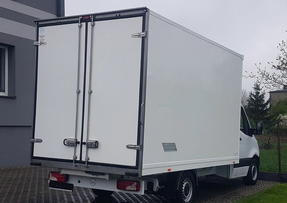 Mercedes-Benz Sprinter KONTENER 8EP 4,11x2,15x2,30 KLIMA 314 CDI MANUAL KRAJOWY AC - Tarbesõiduk furgoon: pilt 4 Mercedes-Benz Sprinter KONTENER 8EP 4,11x2,15x2,30 KLIMA 314 CDI MANUAL KRAJOWY AC - Tarbesõiduk furgoon: pilt 4