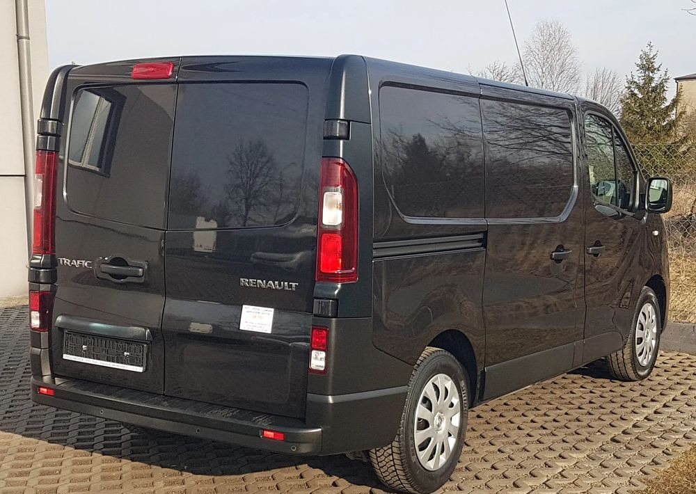 Renault TRAFIC KLIMA TEMPOMAT 1,6 DCI 145 BLASZAK VAN FURGON KRAJOWY L1H1 - Väike kaubik: pilt 4 Renault TRAFIC KLIMA TEMPOMAT 1,6 DCI 145 BLASZAK VAN FURGON KRAJOWY L1H1 - Väike kaubik: pilt 4