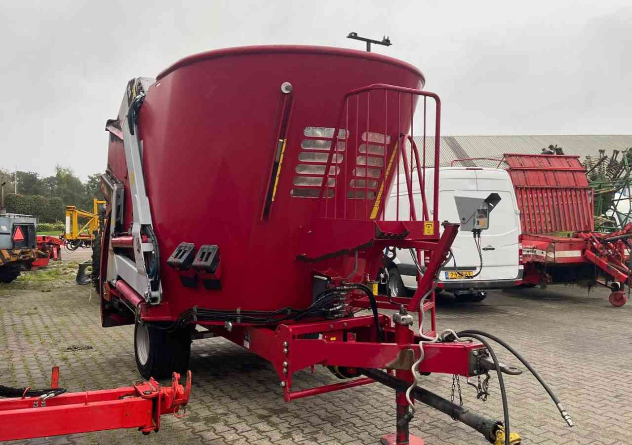 BVL V-Mix 12 LS Voermengwagen Voermachines - Söödasegamisvanker: pilt 2 BVL V-Mix 12 LS Voermengwagen Voermachines - Söödasegamisvanker: pilt 2
