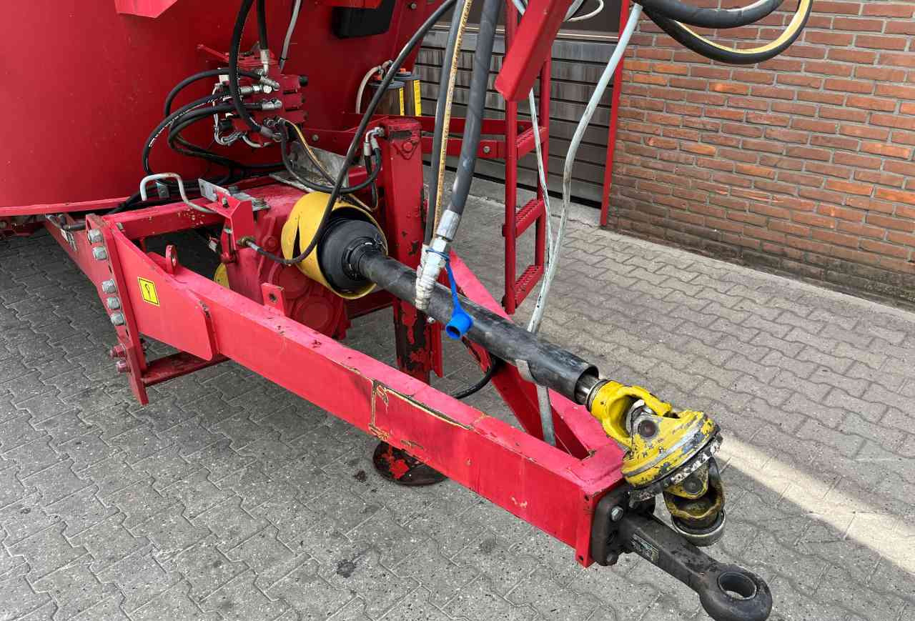 BVL V-Mix 24-2S Voermengwagen voermachines - Söödasegamisvanker: pilt 5 BVL V-Mix 24-2S Voermengwagen voermachines - Söödasegamisvanker: pilt 5