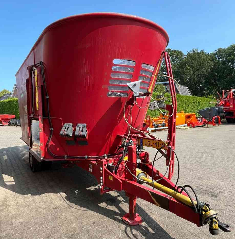 BVL V-Mix 24-2S Voermengwagen voermachines - Söödasegamisvanker: pilt 4 BVL V-Mix 24-2S Voermengwagen voermachines - Söödasegamisvanker: pilt 4