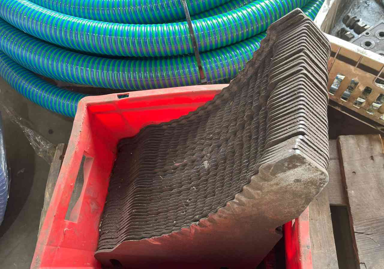 Bergmann Silagemes messenset B02-1011 Carex, Shuttle, Royal, Repex weidebouwmachines - Iselaadiv vanker: pilt 1 Bergmann Silagemes messenset B02-1011 Carex, Shuttle, Royal, Repex weidebouwmachines - Iselaadiv vanker: pilt 1