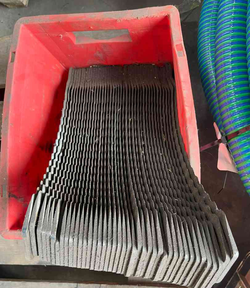 Bergmann Silagemes messenset B02-1011 Carex, Shuttle, Royal, Repex weidebouwmachines - Iselaadiv vanker: pilt 2 Bergmann Silagemes messenset B02-1011 Carex, Shuttle, Royal, Repex weidebouwmachines - Iselaadiv vanker: pilt 2