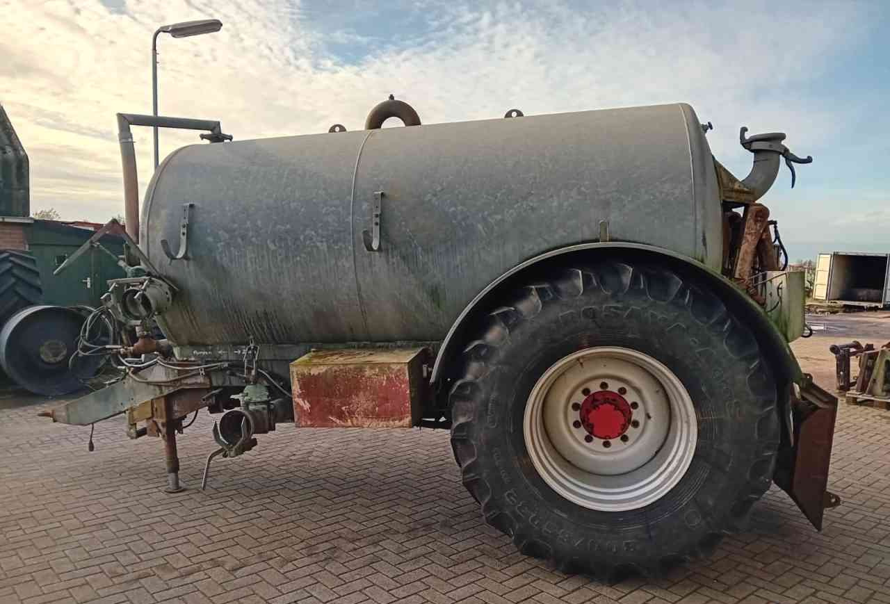 Ipsam 8000 l. mesttank wormpomp mestverwerking - Lägapütt: pilt 3 Ipsam 8000 l. mesttank wormpomp mestverwerking - Lägapütt: pilt 3