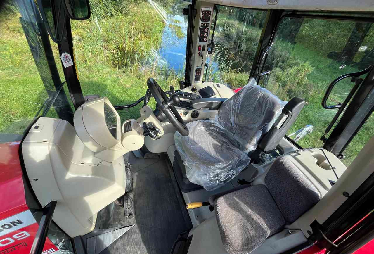 Massey Ferguson 5609 Dyna-4 Essential - Traktor: pilt 5 Massey Ferguson 5609 Dyna-4 Essential - Traktor: pilt 5