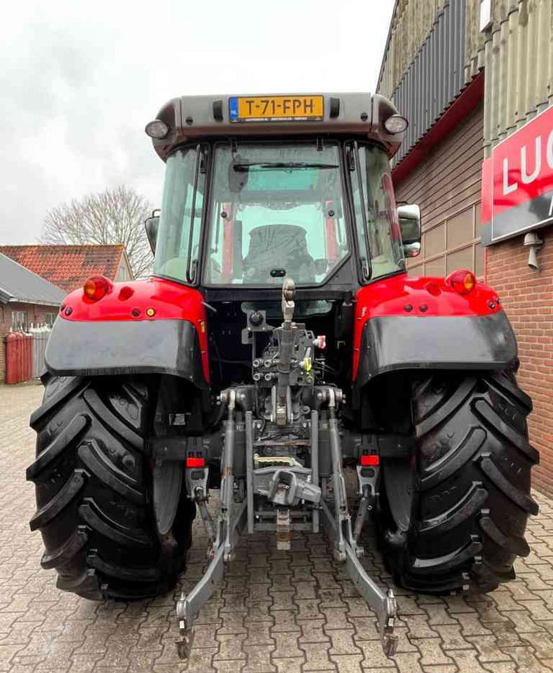 Massey Ferguson 5710S Dyna-4 Essential Voorlader Tractoren - Traktor: pilt 4 Massey Ferguson 5710S Dyna-4 Essential Voorlader Tractoren - Traktor: pilt 4