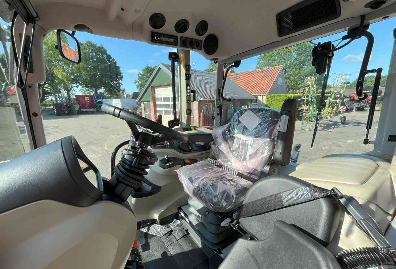 Massey Ferguson 5M.145 Dyna-4 Tractoren - Traktor: pilt 5 Massey Ferguson 5M.145 Dyna-4 Tractoren - Traktor: pilt 5