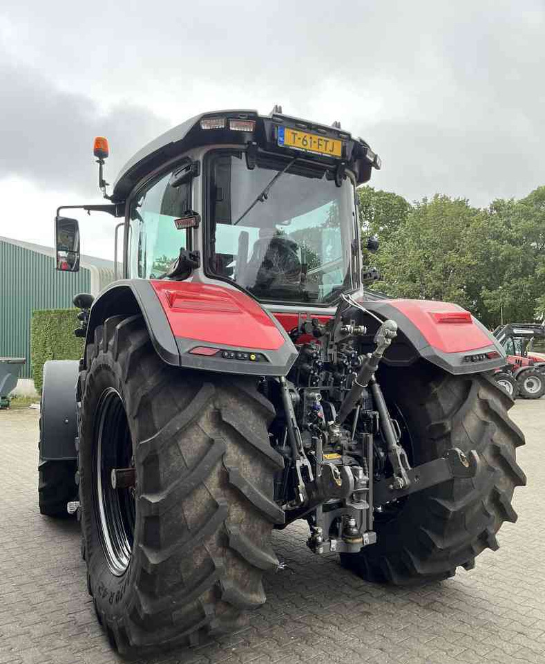 Massey Ferguson 8S.225 Dyna-VT Exclusive Tractoren - Traktor: pilt 4 Massey Ferguson 8S.225 Dyna-VT Exclusive Tractoren - Traktor: pilt 4
