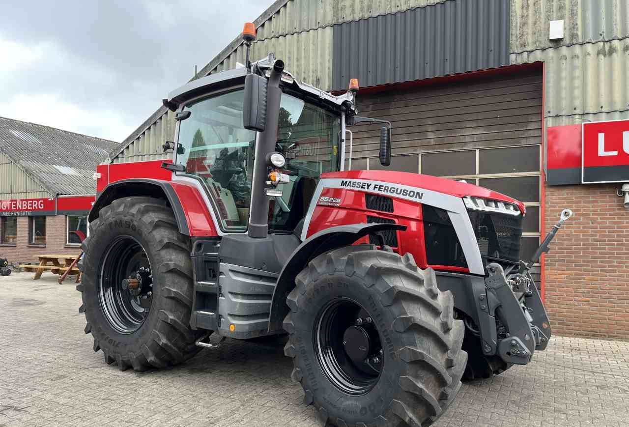 Massey Ferguson 8S.225 Dyna-VT Exclusive Tractoren - Traktor: pilt 1 Massey Ferguson 8S.225 Dyna-VT Exclusive Tractoren - Traktor: pilt 1