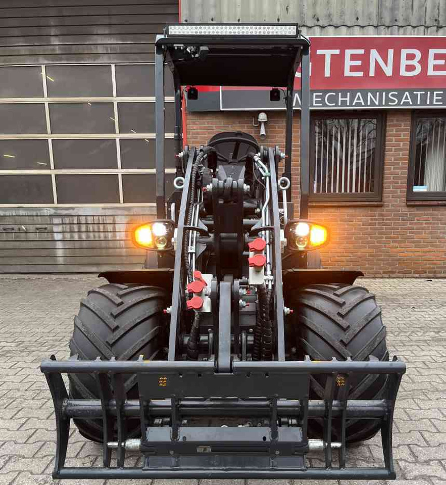 Pitbull 28-50E Elektrische minishovel, compact loader. Shovels - Rataslaadur: pilt 5 Pitbull 28-50E Elektrische minishovel, compact loader. Shovels - Rataslaadur: pilt 5