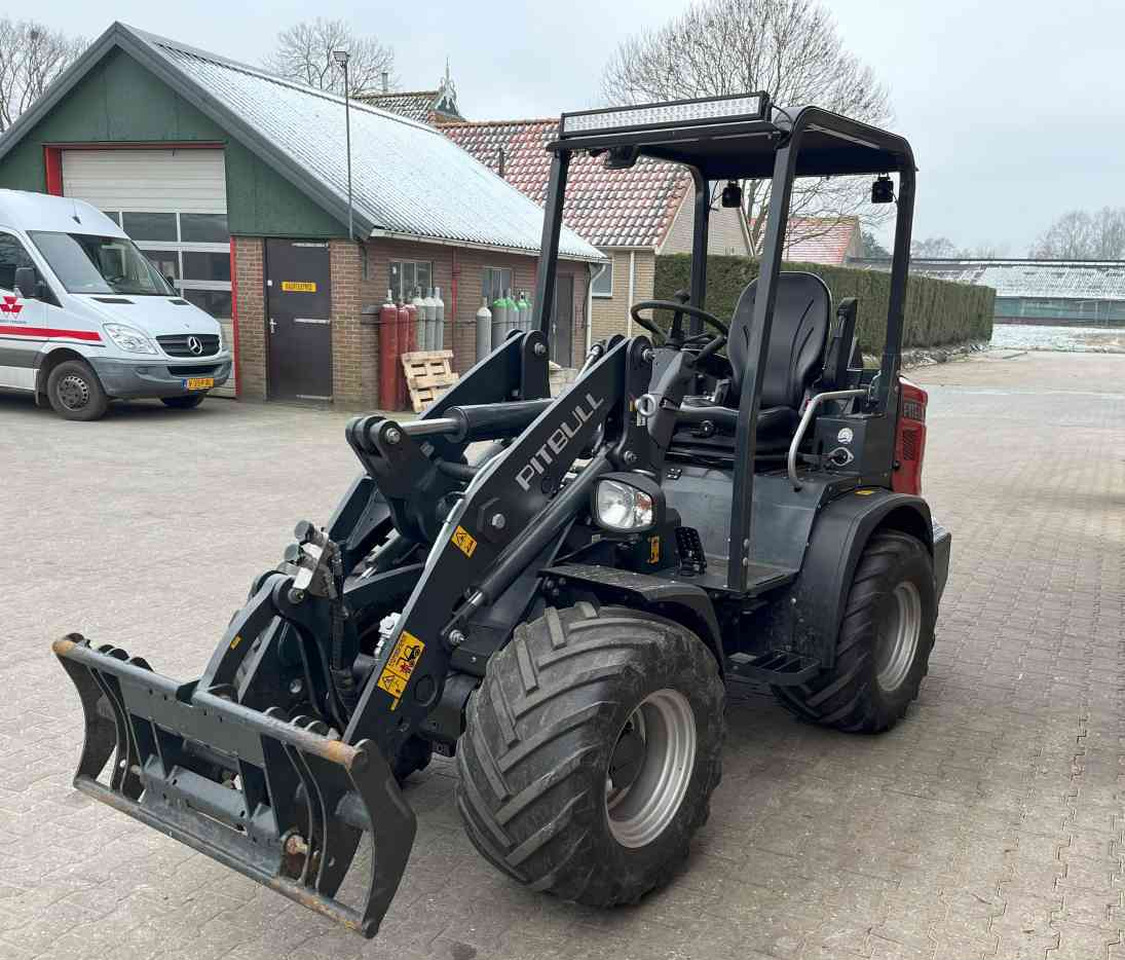Pitbull X27-45CRT Minishovel - Rataslaadur: pilt 3 Pitbull X27-45CRT Minishovel - Rataslaadur: pilt 3