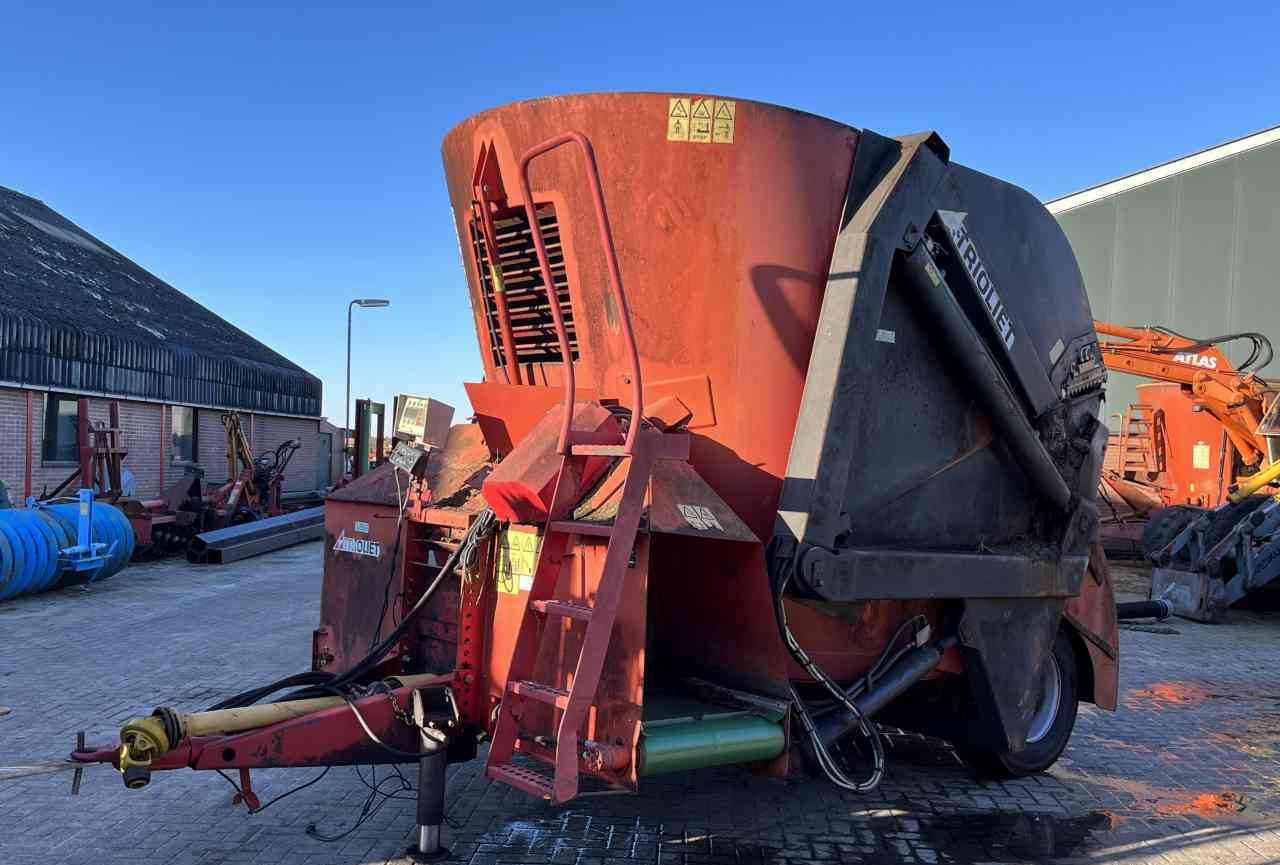 Trioliet Triomix 1200 zelfladende voermengwagen voermachines - Söödasegamisvanker: pilt 5 Trioliet Triomix 1200 zelfladende voermengwagen voermachines - Söödasegamisvanker: pilt 5
