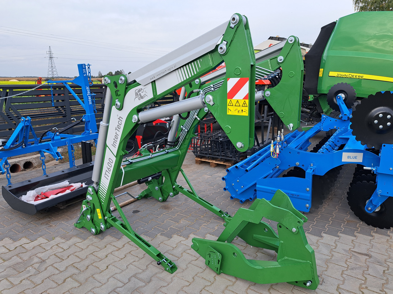 Inter Tech IT 1600 John deere 5080 ,5090, 5100m - Esilaadur traktorile: pilt 2 Inter Tech IT 1600 John deere 5080 ,5090, 5100m - Esilaadur traktorile: pilt 2