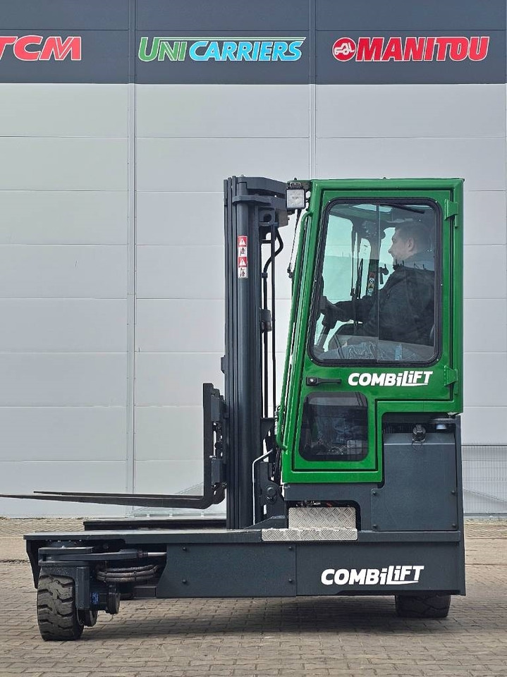 Combilift C 4000 D MK4 150 hrs RENTED - 4-suunaline lükandmastiga tõstuk: pilt 5 Combilift C 4000 D MK4 150 hrs RENTED - 4-suunaline lükandmastiga tõstuk: pilt 5