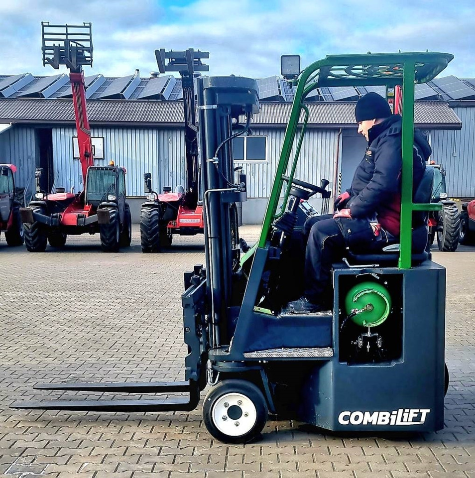 Combilift CB 2500 LPG NEW 2023 - SALE ! - 4-suunaline lükandmastiga tõstuk: pilt 3 Combilift CB 2500 LPG NEW 2023 - SALE ! - 4-suunaline lükandmastiga tõstuk: pilt 3