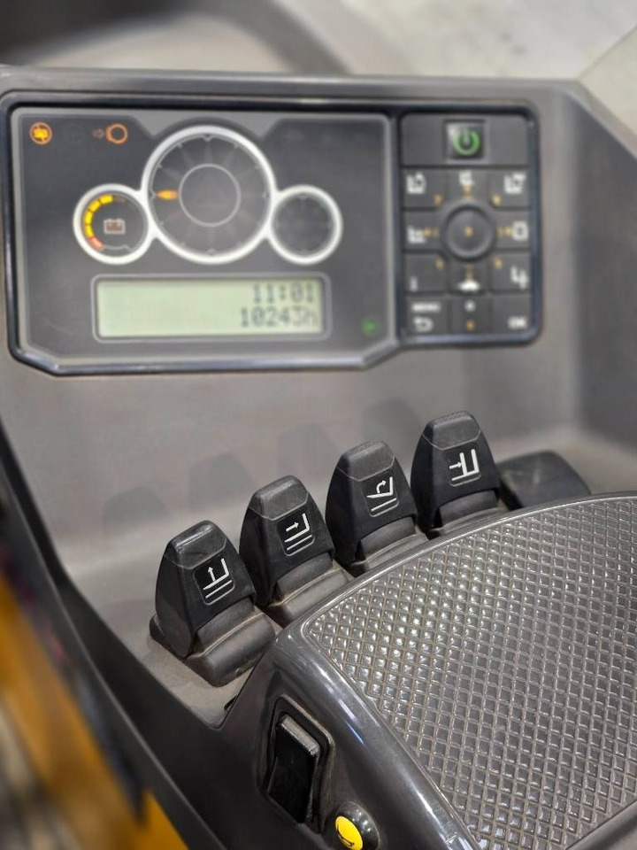 Uus Lükandmastiga tõstuk UniCarriers ULS 120 DTFVXC 570: pilt 12